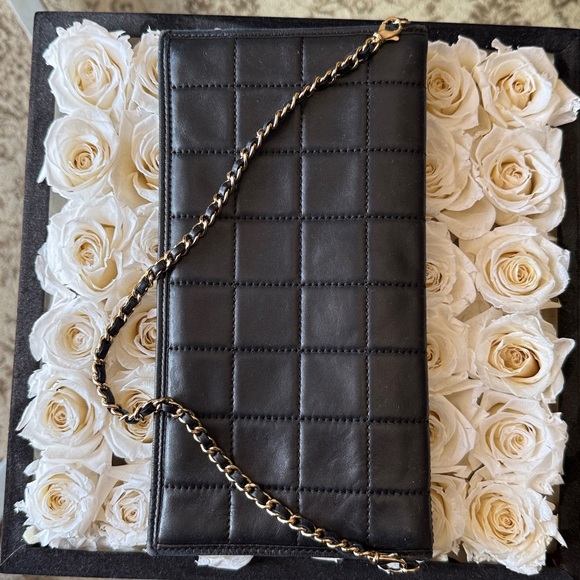 CHANEL Black Quilted Clutch with Chain Detail. Shoulder Bag. - Picture 6 of 12